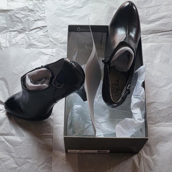 Life Stride Women's Shoes/Boot Style, size 8, in black - Never Worn/Original Box - Picture 5 of 6